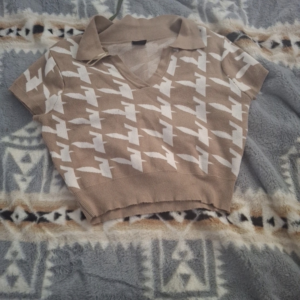 Beige and Cream Short-Sleeve Collared Knit Sweater